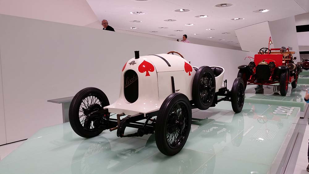 Porsche Museum Stuttgart www.die4hartwigs.de